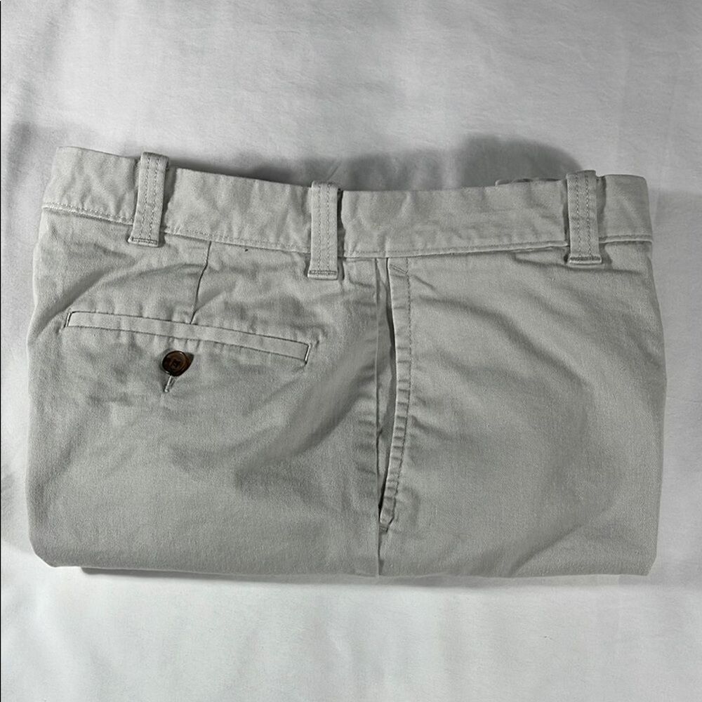 J. Crew mens stone khaki basic flat front 8.5" inseam chino shorts - size 33 - Picture 10 of 12